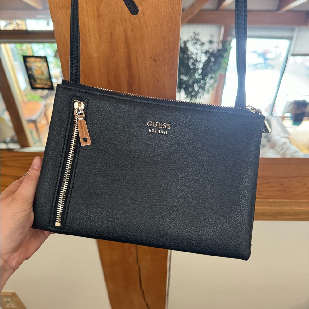 GUESS Elegant Black Crossbody Bag